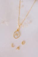 Collier de lait maternel Memento avec initiale, bijou personnel de lait maternel avec lettre organique, plaqué or jaune, gftd. jewelry.