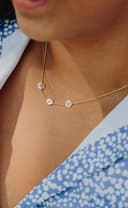 Gepersonaliseerde ketting 3 bedels initialen kinderen gedragen geelgoud verguld gftd. jewelry