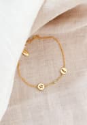 Initialen armband 3 bedels initialen en geboortesteen op maat geelgoud verguld gftd. jewelry