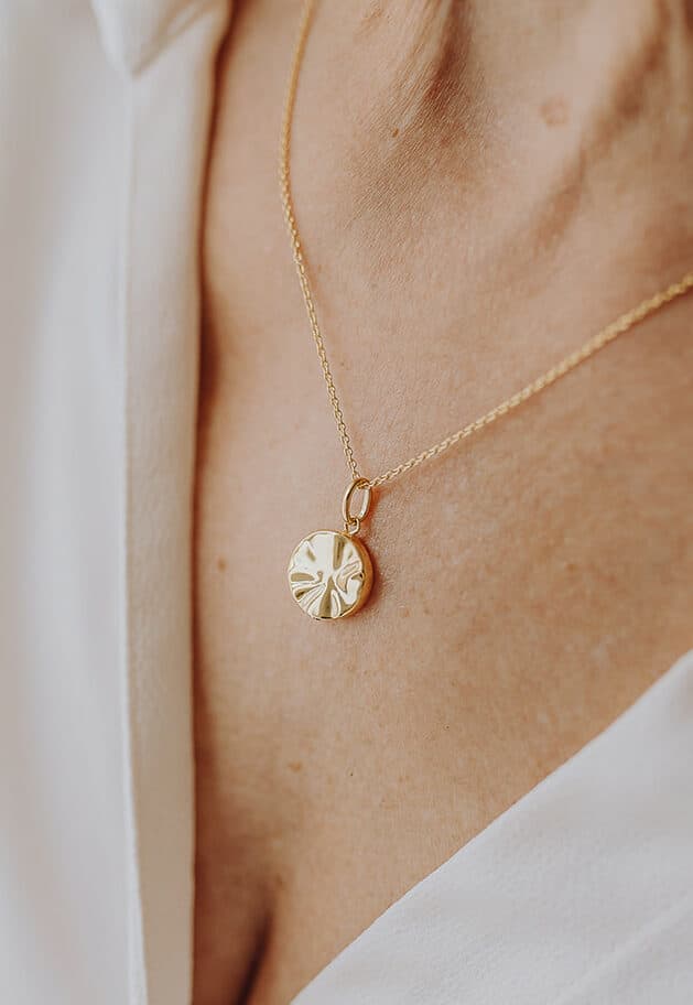 Asjuweel 'Sea' | Ashanger met golfmotief in zilver of goud | gftd. jewelry