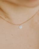 Stillschmuck-Kette mit zu einem Cushion-Cut-Stein umgeformter Muttermilch, gelbvergoldet, gftd. jewelry.