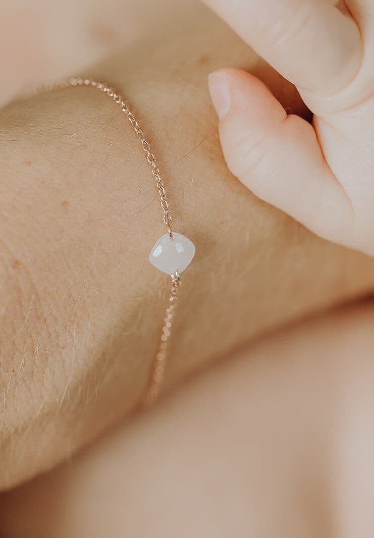 Moedermelk armband 'Cushion' | Moedermelkjuweel omgevormd tot geslepen herinneringssteen | gftd. jewelry