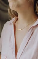 Asjuweel 'The Bar' | Staafvormige ashanger met ketting in zilver of goud | gftd. jewelry