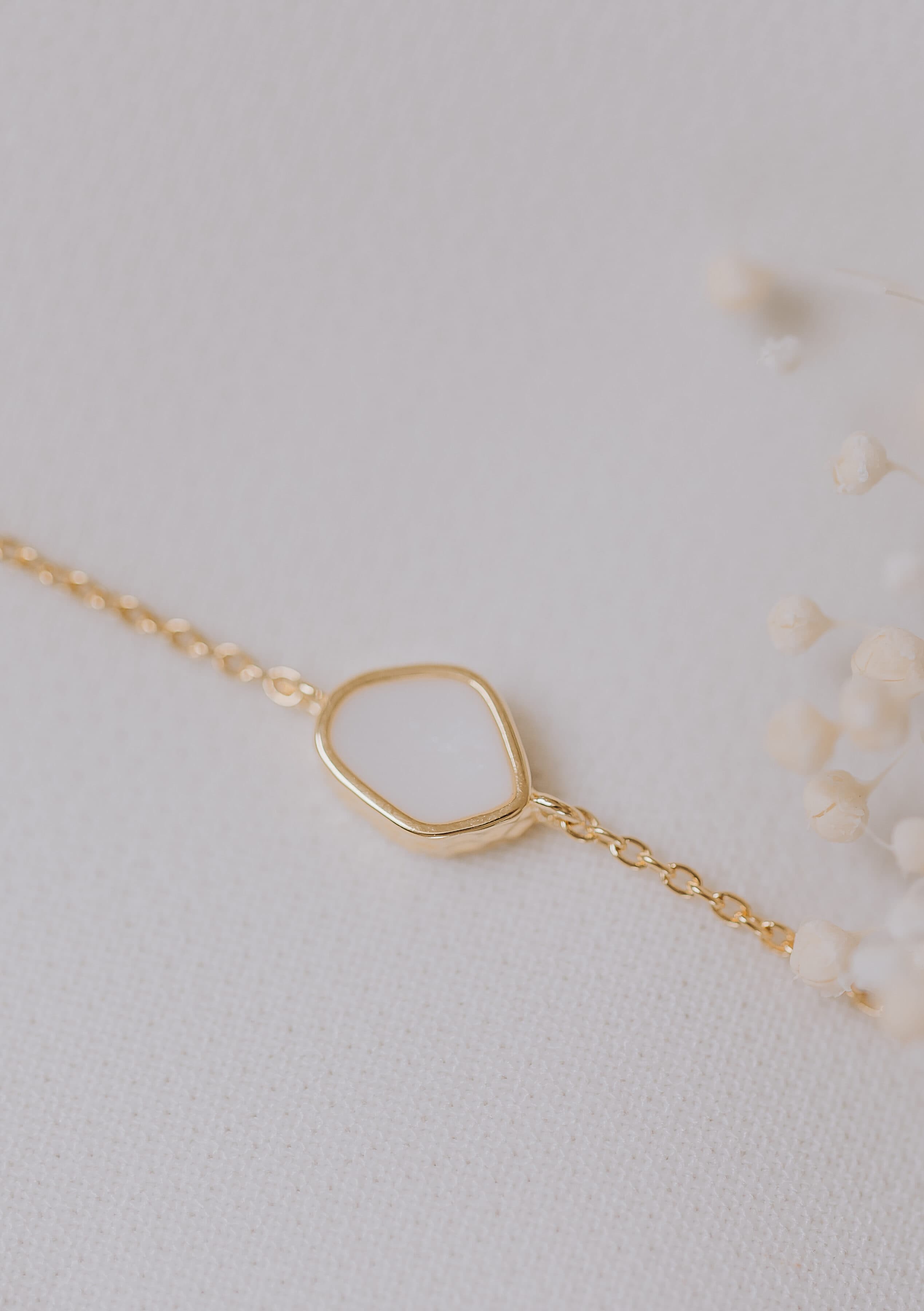 Moedermelk armband 'Memento' | Moedermelkjuweel met organische hanger als armband | gftd. jewelry