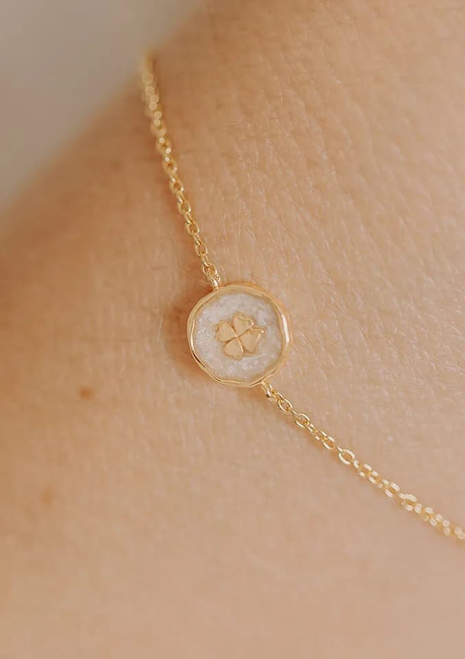 Bracelet cinéraire 'Trèfle' | Cendres en charm trèfle au poignet | gftd. jewelry