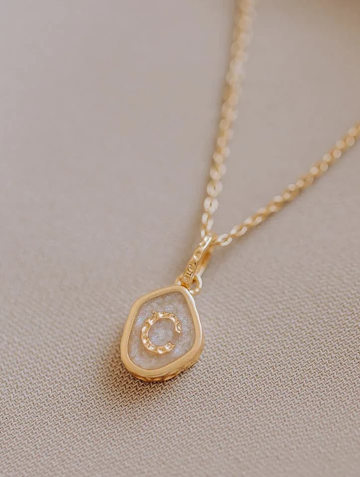 Collier cinéraire 'Memento' avec initiale | Cendres et lettre gravée en pendentif | gftd. jewelry
