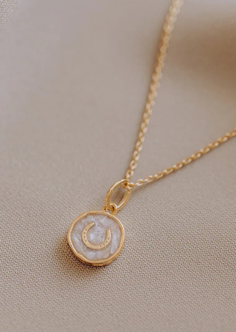 Collier cinéraire 'Fer à cheval' | Symbole porte-bonheur avec cendres | gftd. jewelry