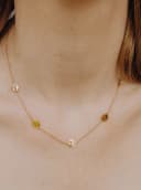 Buchstaben-Kette mit 5 maßgefertigten Initialen, ausgeschnittene Buchstaben, gelbvergoldet, gftd. jewelry.