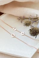 Initialen armband 2 bedels rose verguld gepersonaliseerd gftd. jewelry