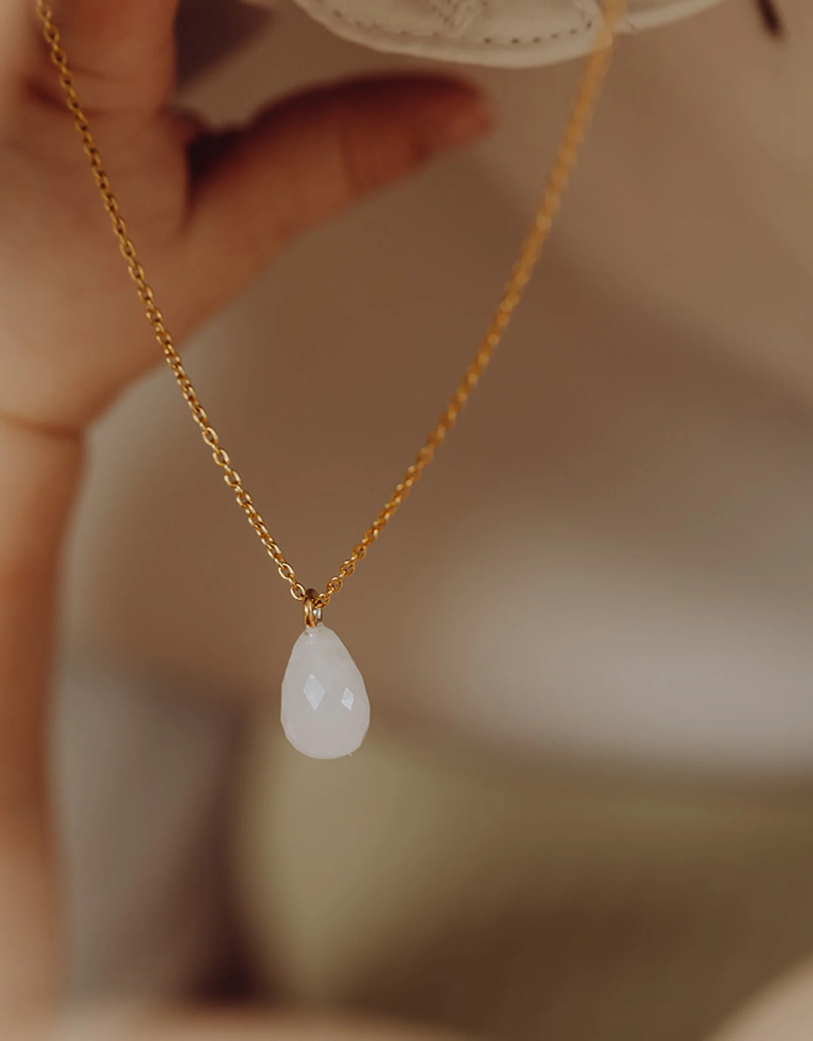 Moedermelk ketting 'Druppel' | Moedermelkjuweel omgevormd tot druppelvormige herinneringssteen | gftd. jewelry
