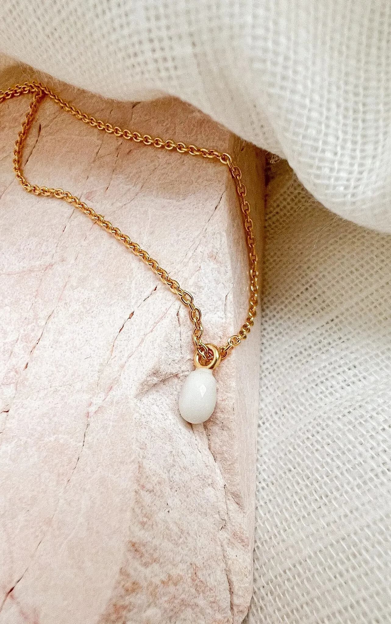 Muttermilch Kette 'Mini Tropfen' | Muttermilchschmuck umgeformt zum Mini Tropfen Gedenkstein | gftd. jewelry