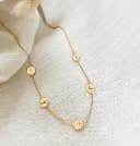 Personalisierte Kette mit 5 Initialen-Anhängern, gelbvergoldet, gftd. jewelry.