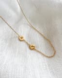 Initialen-Kette mit 2 gelbvergoldeten Anhängern, ausgeschnittene Buchstaben, gftd. jewelry.